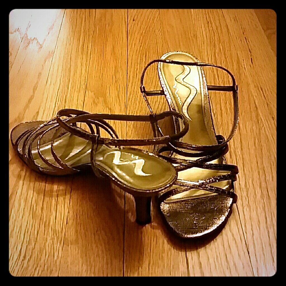 Nina bronze pumps ( Nordstrom's) - Picture 1 of 5